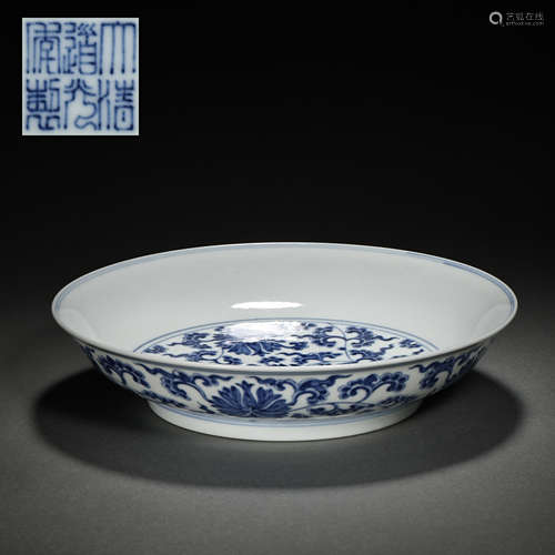 CHINESE QING DYNASTY BLUE AND WHITE PLATE