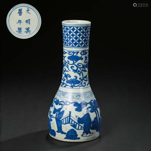 BLUE AND WHITE VASE IN THE MING AND WANLI PERIOD OF CHINA