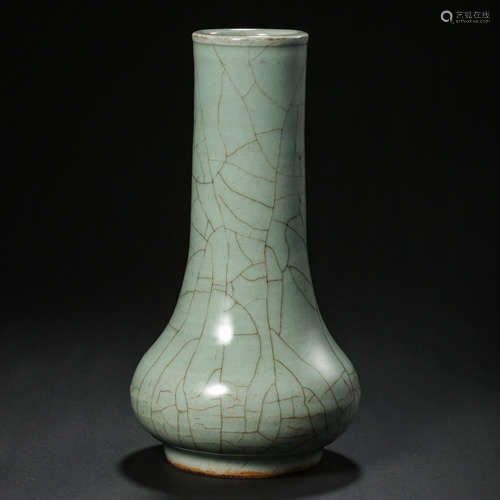 CHINESE SONG DYNASTY GUAN WARE CELADON-GLAZED LONG NECKED VA...