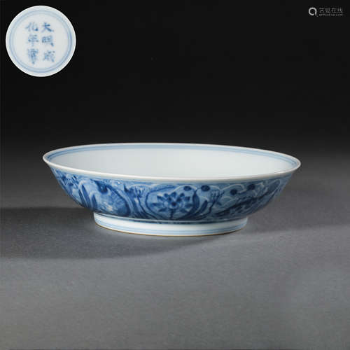 BLUE AND WHITE PLATE OF MING DYNASTY, CHINA