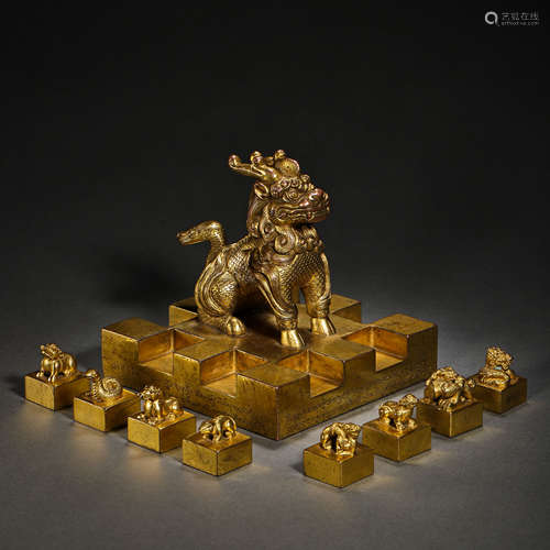 A CHINESE MING DYNASTY GILT BRONZE SEAL, CONTAINS A FEW SMAL...