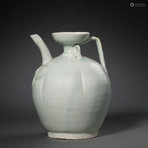 SOUTHERN SONG DYNASTY HUTIAN WARE CELADON-GLAZED MELON-EDGED...