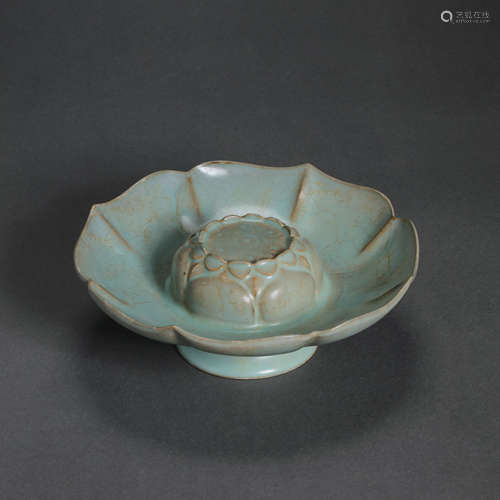 CHINESE CELADON DISH, THE SOUTHERN SONG DYNASTY