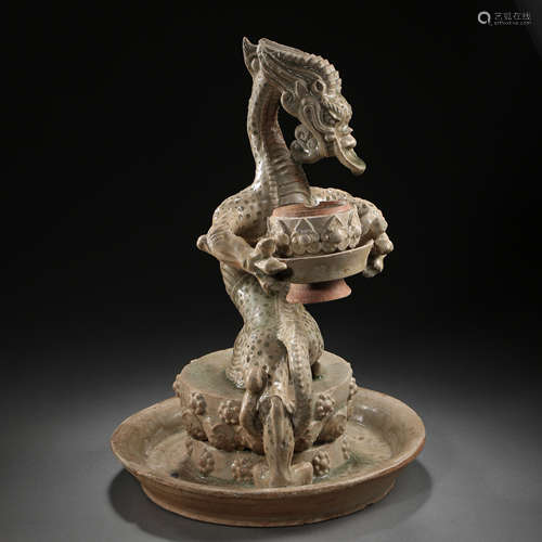 YUE WARE CELADON-GLAZED DRAGON-SHAPED CANDLESTICK, THE SOUTH...