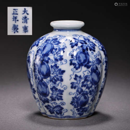 CHINESE QING DYNASTY BLUE AND WHITE JAR