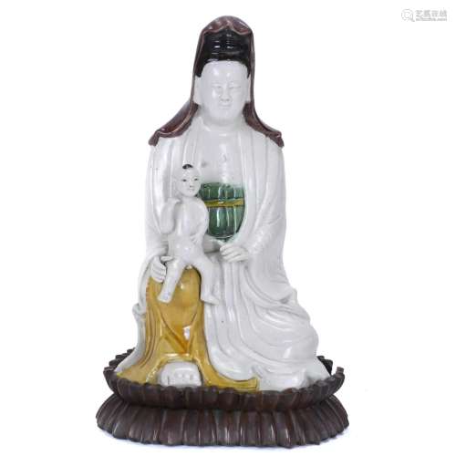 19TH CENTURY CHINESE SCHOOL. GUANYIN WITH A BOY.