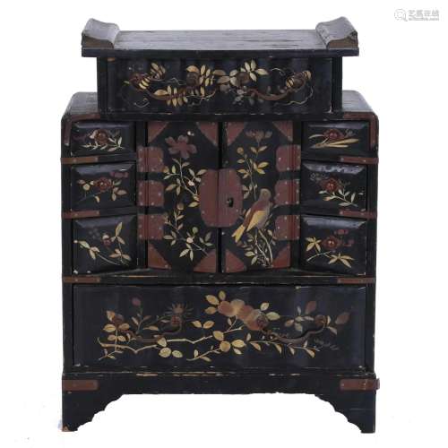 SMALL JAPANESE JEWELLERY CABINET, FIRST QUARTER OF THE