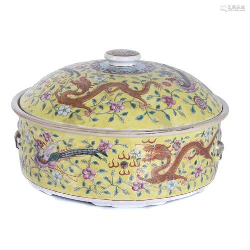 CHINESE TUREEN WITH LID, SECOND HALF OF THE 20TH