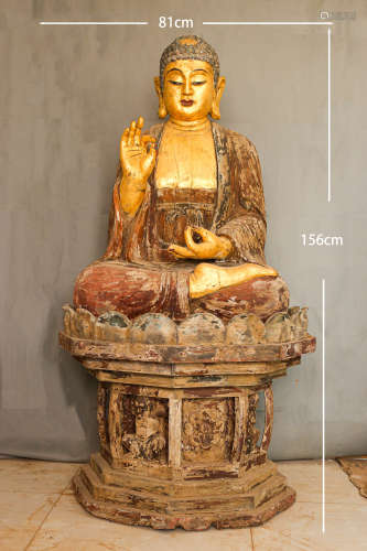 Cedar wood carvings with golden Buddhas香柏木雕贴金佛