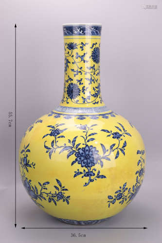 Yellow glazed celestial ball bottle黄釉天球瓶