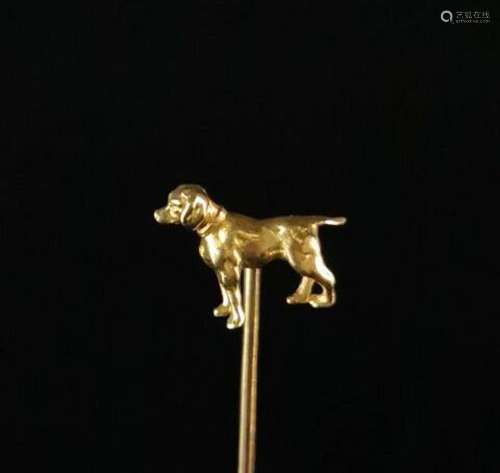 Épingle de cravate en or figurant un chien