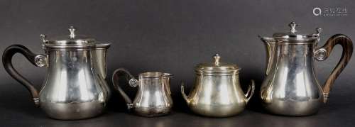 Service à thé et café en argent, quatre pièces comprenant un...