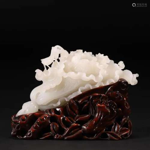 CHINESE WHITE JADE CABBAGE AND INSECT CARVINGS ON
