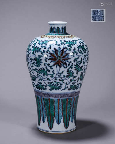 A doucai interlocking flower porcelain meiping