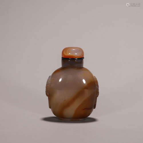 An agate snuff bottle