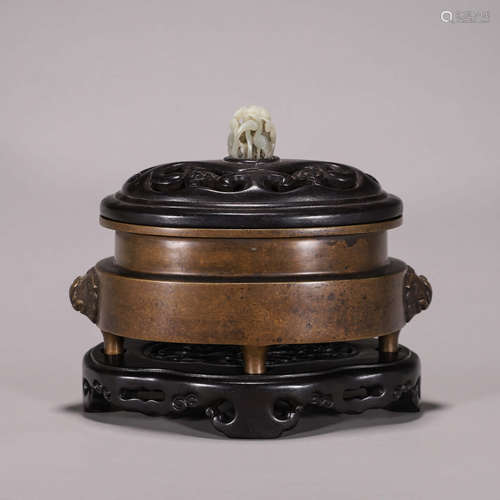 A jade-inlaid copper censer with lion head-shaped ears