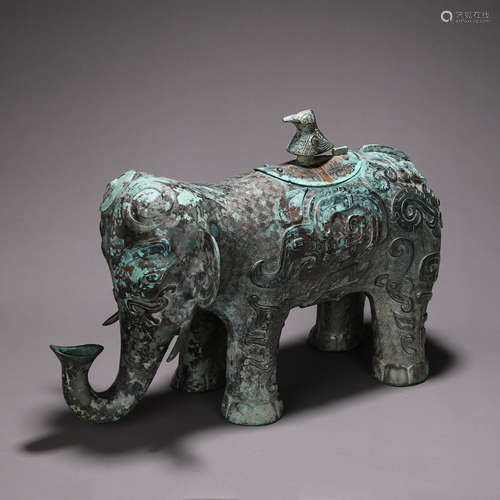 A bronze elephant shaped zun