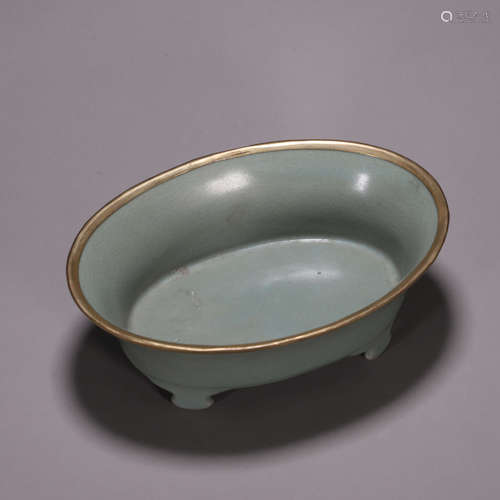 A gilt celadon porcelain basin