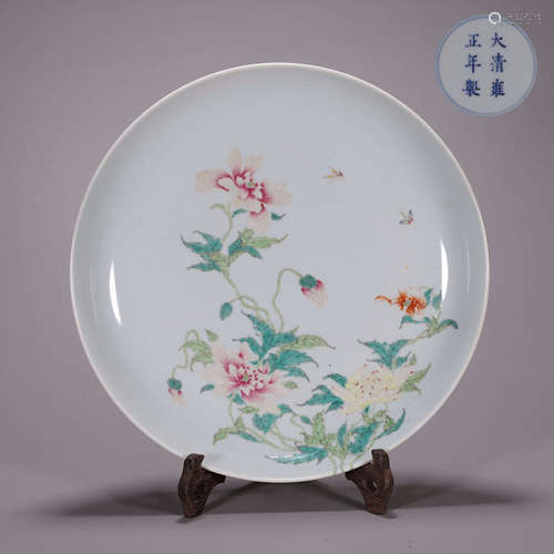 A famille rose flower and butterfly porcelain plate