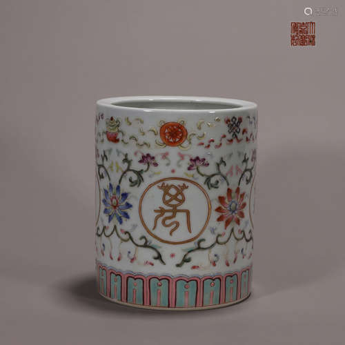 A famille rose flower porcelain brush pot