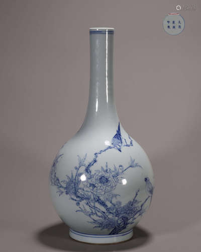 A blue and white bird and flower porcelain tianqiuping