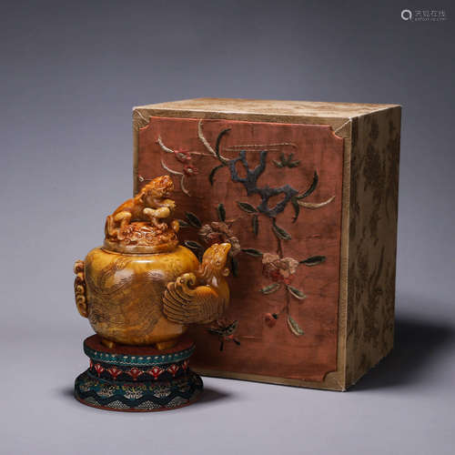 A dragon and phoenix tianhuang Shoushan soapstone censer