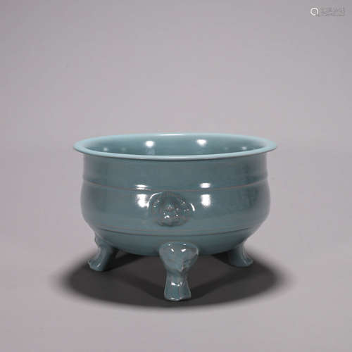 A Jun kiln glazed porcelain three-legged censer