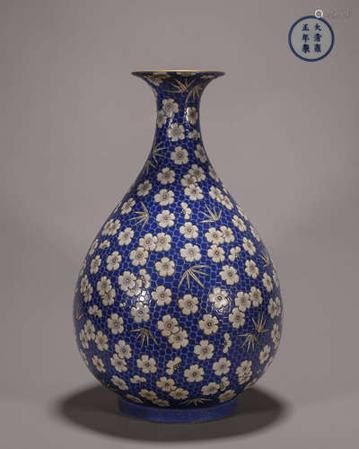 A blue and white porcelain yuhuchunping