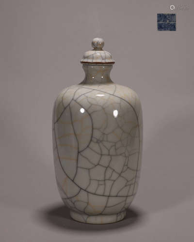 A Ge kiln glazed porcelain covered jar