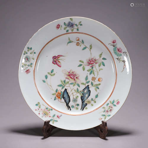 A famille rose flower porcelain plate