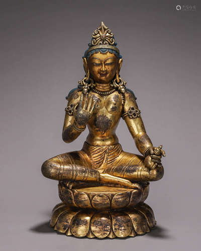 A gilding copper Guanyin bodhisattva statue