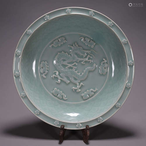 A Longquan kiln cloud and dragon celadon porcelain plate