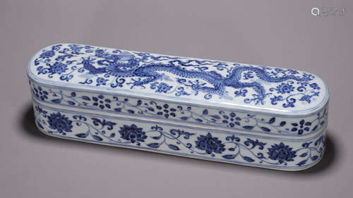 A blue and white flower porcelain box