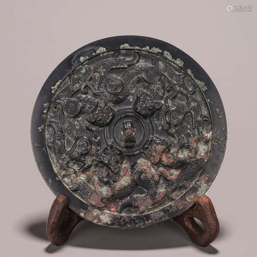 A chi dragon patterned bronze mirror