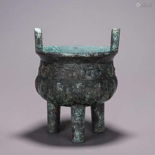 A cicada patterned double-eared bronze pot