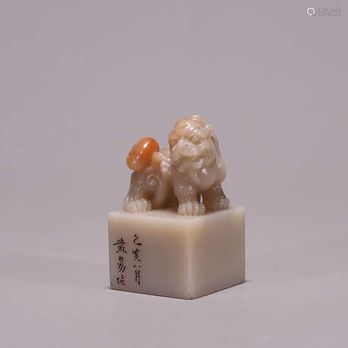 A Shoushan soapstone beast seal