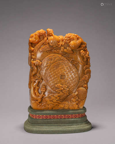 A dragon patterned tianhuang Shoushan soapstone ornament