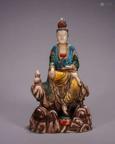 A Shoushan soapstone Guanyin statuette