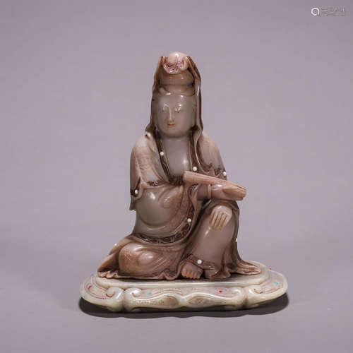 A Shoushan soapstone Guanyin statuette