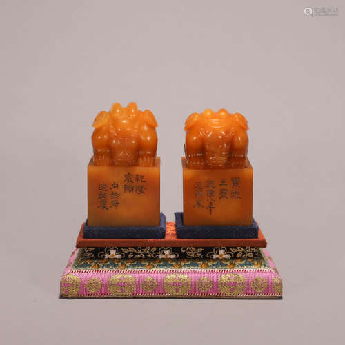 A pair of tianhuang Shoushan soapstone beast seals