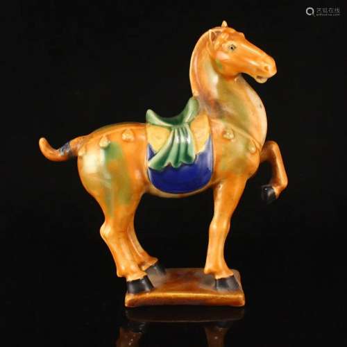 Beautiful Chinese Tang Sancai Porcelain Horse Statue