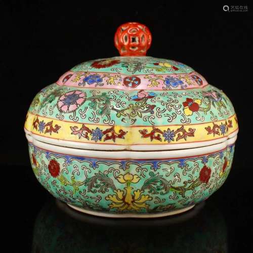 Chinese Green Ground Famille Rose Porcelain Food Box