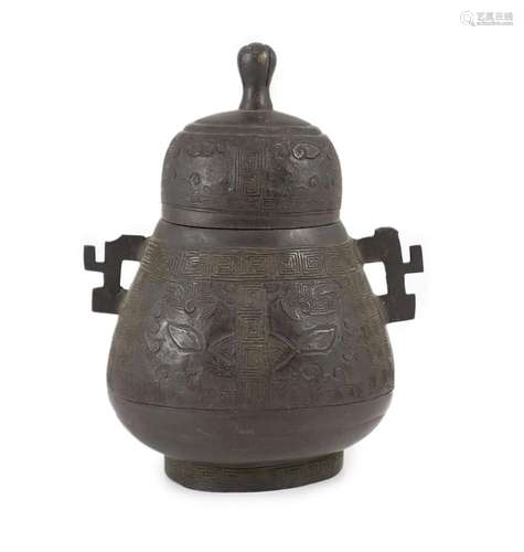 A Chinese bronze jar and cover, hu, 17th/18th century, 18cm ...