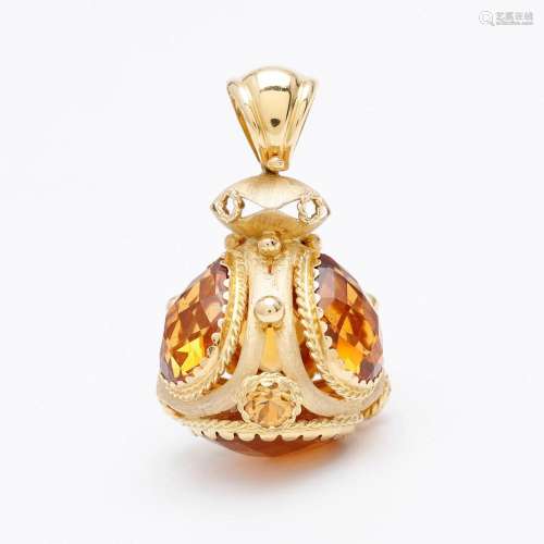 Lantern pendant in gold and citrines.