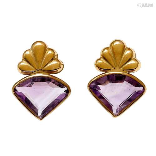 Amethysts earrings.