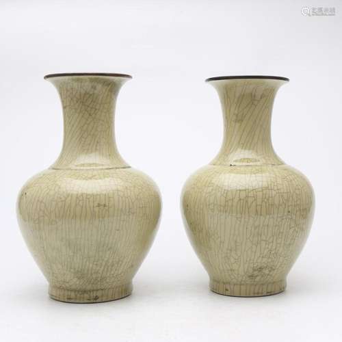 Pair of Chinese "craquelé" porcelain vases, early ...