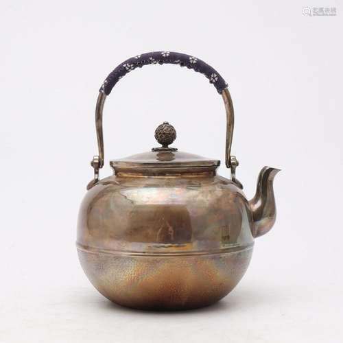 Japanese silver teapot, first half of the 20th Century.