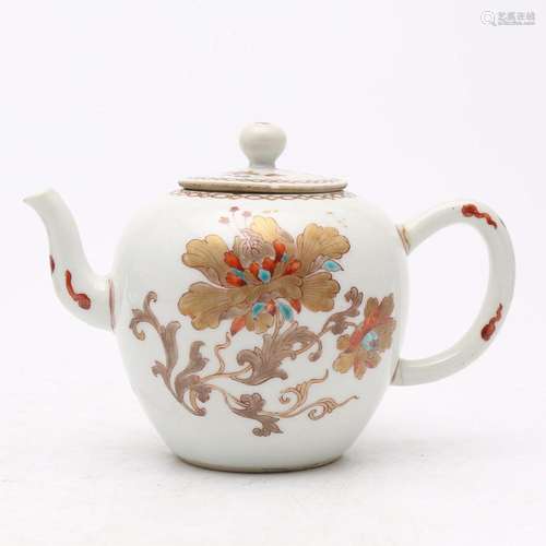 Chinese Qing porcelain teapot, early 19th Century.