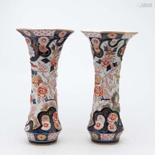 Pair of Japanese "cornet" vases in Imari porcelain...