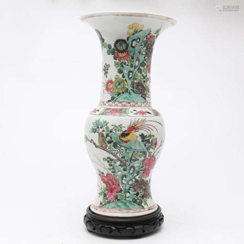 Chines Qing vase in rose family porcelain, 19th Century.